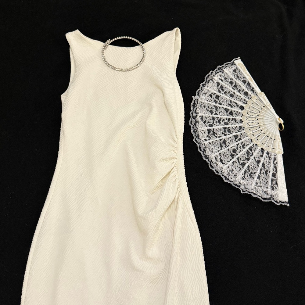 Elegant Cream Sleeveless Dress